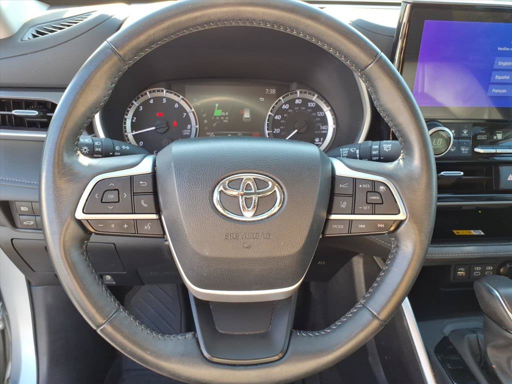 Used 2024 Toyota Highlander XLE AWD/4WD image 29