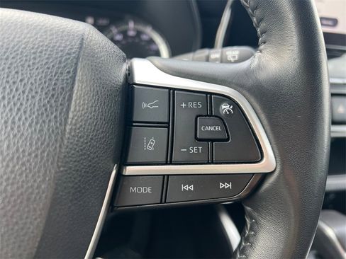 Used 2024 Toyota Highlander LE image 18