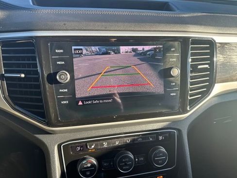 Certified 2022 Volkswagen Atlas SE w/ Black Wheel Package image 27