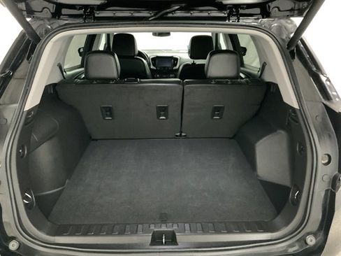 Used 2024 GMC Terrain SLT image 18