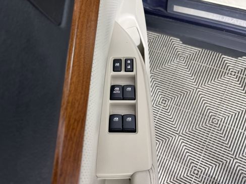 Used 2013 Subaru Outback 3.6R Limited w/ Moonroof Pkg image 13