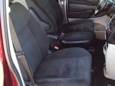 Used 2017 Dodge Grand Caravan SE w/ Power Window Group image 13