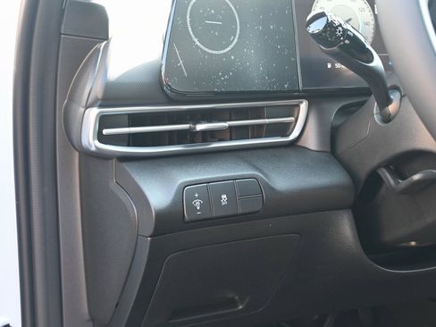 Used 2025 Hyundai Elantra SEL w/ Cargo Package image 18