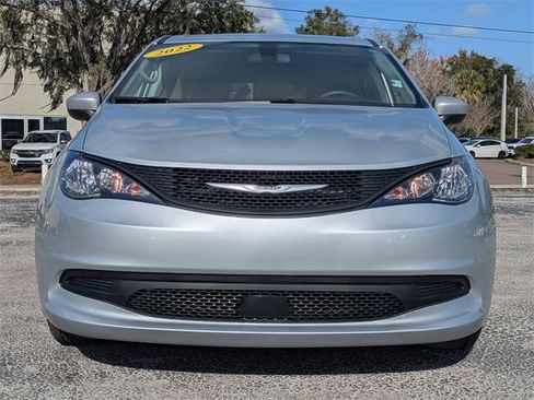 Used 2022 Chrysler Voyager LX image 6