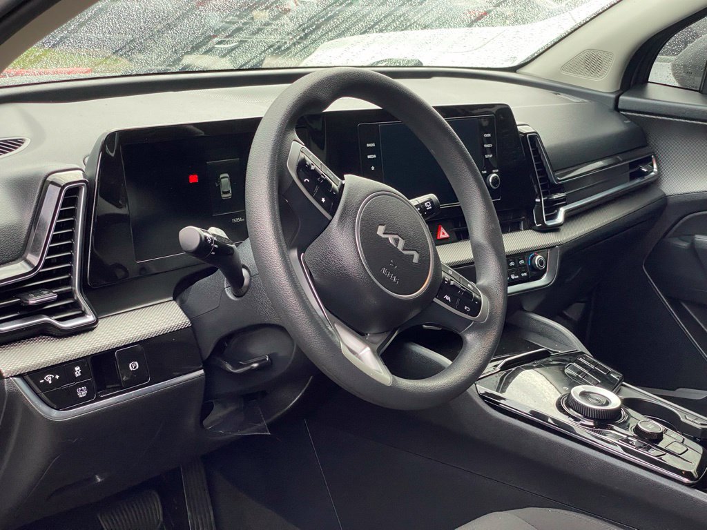 Used 2025 Kia Sportage LX FWD image 6