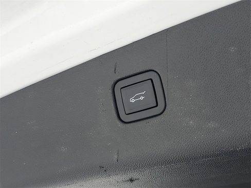 Used 2019 Chevrolet Blazer RS image 9