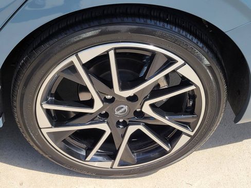 Used 2024 Nissan Sentra SR FWD image 22