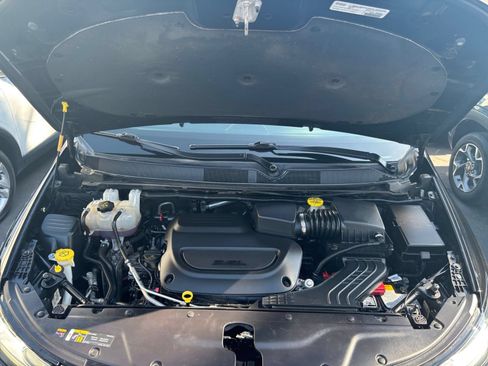 Used 2024 Chrysler Pacifica Touring-L FWD image 35