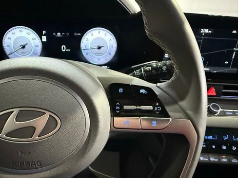 New 2025 Hyundai Elantra SEL FWD image 17