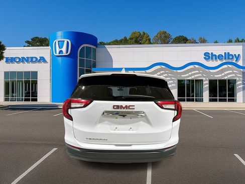 Used 2024 GMC Terrain SLE image 7