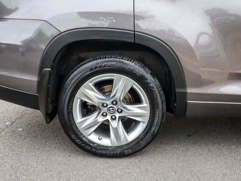 Used 2017 Toyota Highlander Limited image 26