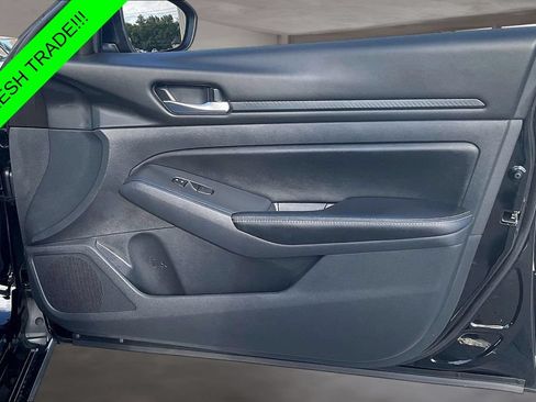 Used 2025 Nissan Altima 2.5 SV FWD image 25