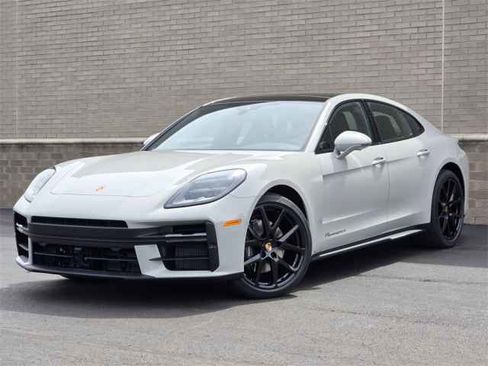New 2025 Porsche Panamera 4 image 1