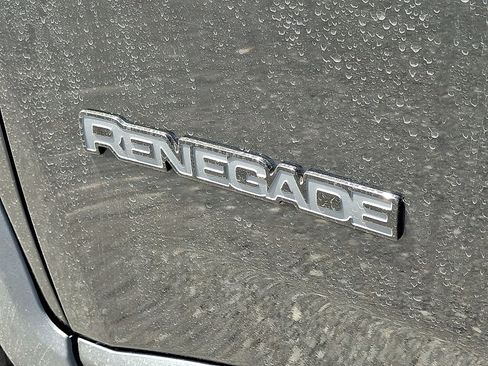 Used 2016 Jeep Renegade Latitude AWD/4WD image 30