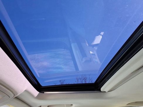 Used 2017 Chevrolet Suburban Premier image 17