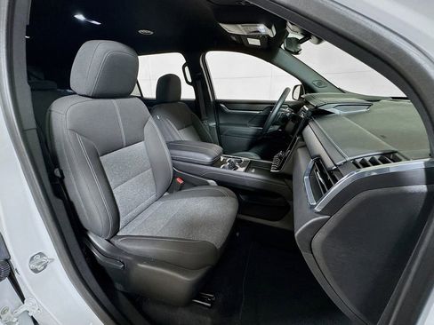 Used 2025 GMC Acadia Elevation image 28