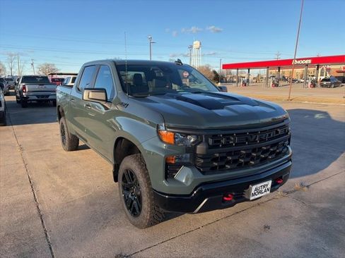 New 2026 Chevrolet Silverado 1500 Custom Trail Boss w/ LPO, Dark Essentials Package AWD/4WD image 8