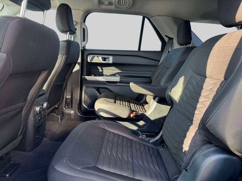 Used 2021 Ford Explorer XLT image 16