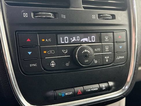 Used 2015 Chrysler Town & Country Touring-L w/ Driver Convenience Group FWD image 15