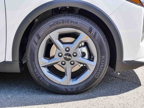 New 2026 Kia K4 LXS image 10