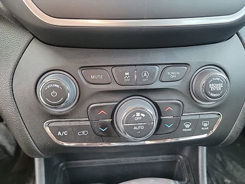 Used 2022 Jeep Cherokee Latitude Lux image 15