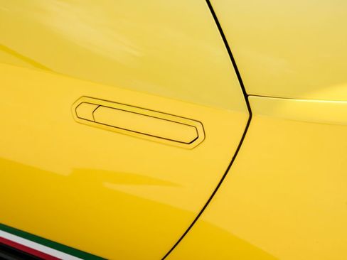 Used 2018 Lamborghini Huracan Performante image 34