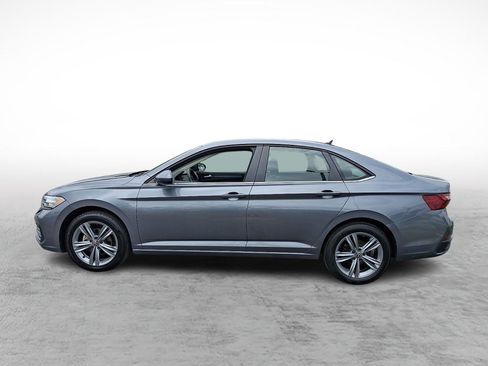 Used 2024 Volkswagen Jetta SE FWD image 2