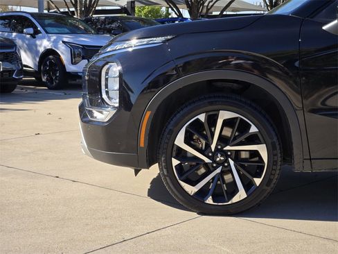 Used 2024 Mitsubishi Outlander SE image 14