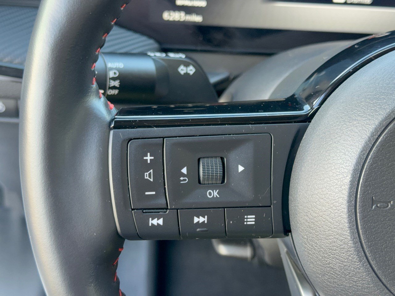 Used 2025 Nissan Kicks SR w/ SR Premium Package FWD image 18