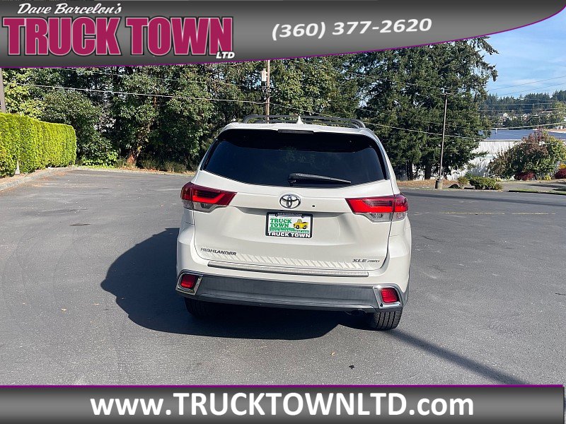 Used 2018 Toyota Highlander XLE AWD/4WD image 4