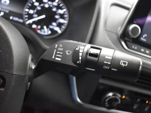 Used 2024 Nissan Rogue S FWD image 26