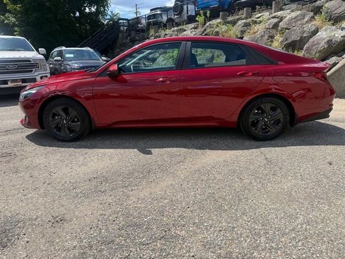 Certified 2023 Hyundai Elantra SEL w/ Preferred Accessory Package FWD image 4