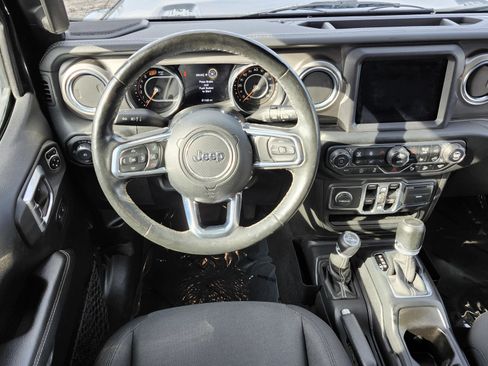 Used 2020 Jeep Wrangler Unlimited Sahara image 25