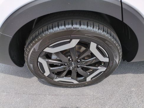 Used 2023 Kia Telluride S w/ S Sunroof Package FWD image 9