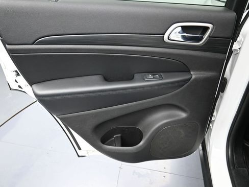 Used 2020 Jeep Grand Cherokee Laredo w/ Laredo X Package image 21