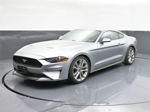 Used 2022 Ford Mustang Premium w/ Equipment Group 201A image 4
