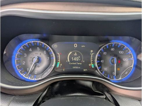 Used 2018 Chrysler Pacifica Touring-L Plus image 23