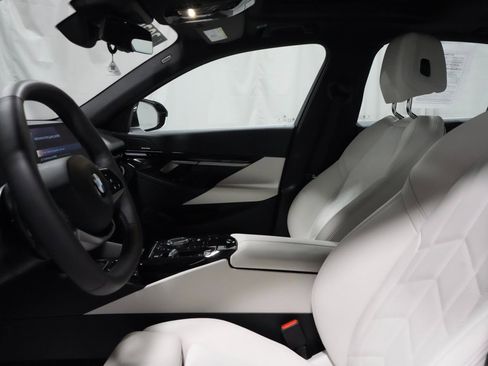 Certified 2025 BMW 530i xDrive 530i xDrive image 3