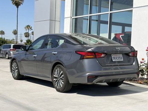 Used 2024 Nissan Altima 2.5 SV FWD image 3