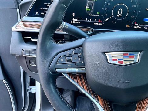 Used 2022 Cadillac Escalade Premium Luxury AWD/4WD image 20