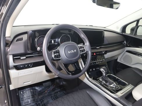Used 2024 Kia Carnival EX FWD image 28