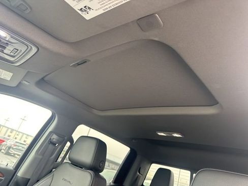 Used 2023 GMC Sierra 1500 Denali w/ Denali Reserve Package AWD/4WD image 10