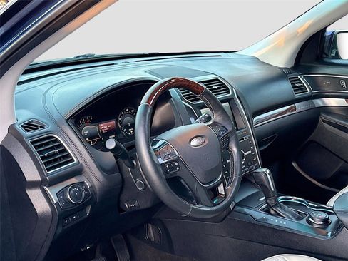 Used 2016 Ford Explorer Platinum image 10