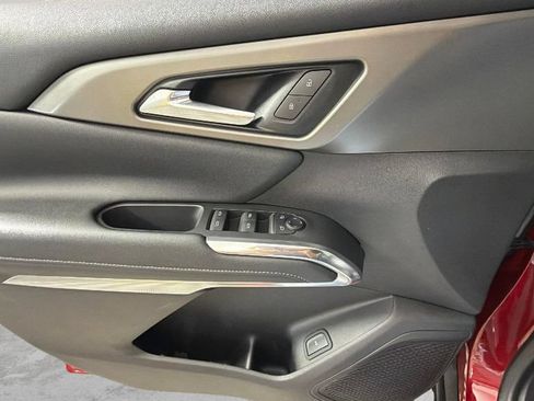 Used 2025 Chevrolet Traverse LT FWD image 25