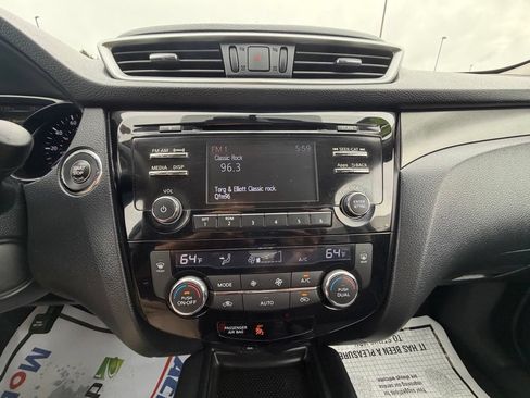 Used 2016 Nissan Rogue SV AWD/4WD image 9