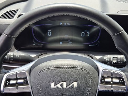 Certified 2025 Kia Telluride LX image 30