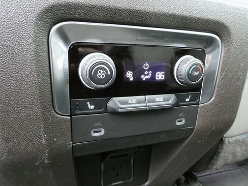 Used 2021 Chevrolet Suburban Z71 w/ Z71 Signature Package image 22