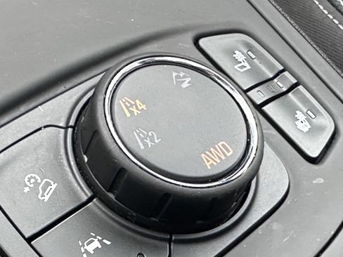 Used 2024 GMC Terrain SLT w/ Infotainment Package II image 19