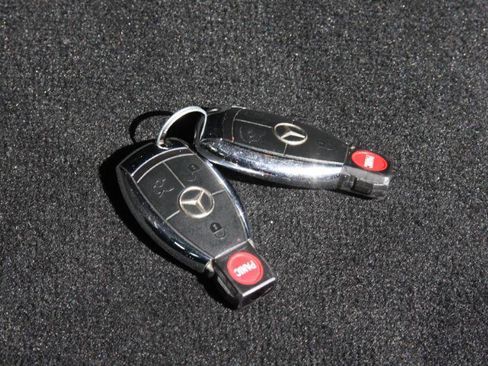 Used 2009 Mercedes-Benz C 300 4MATIC Sedan image 2