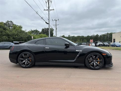 Used 2010 Nissan GT-R Premium image 9